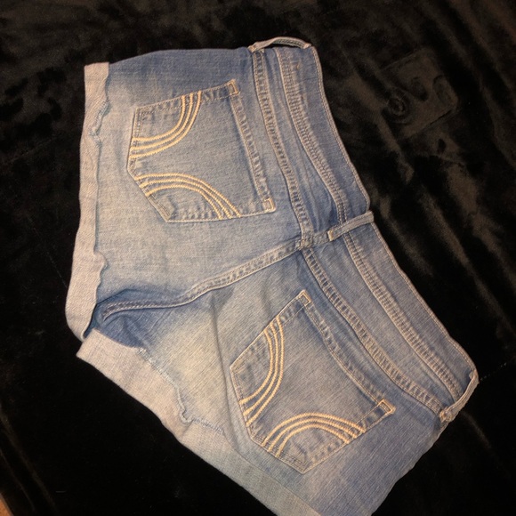 Hollister jean shorts - Picture 2 of 3